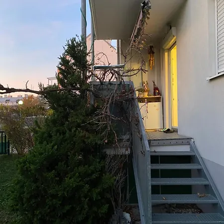 Luxurioese Neubau-gartenwohnung דירה *